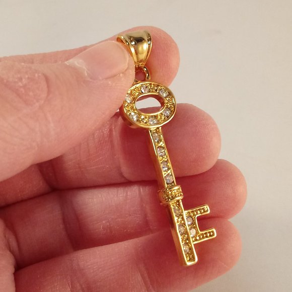 18K Yellow Gold Filled Key Diamond Zircon Necklace Pendant Party Gift - Picture 6 of 7